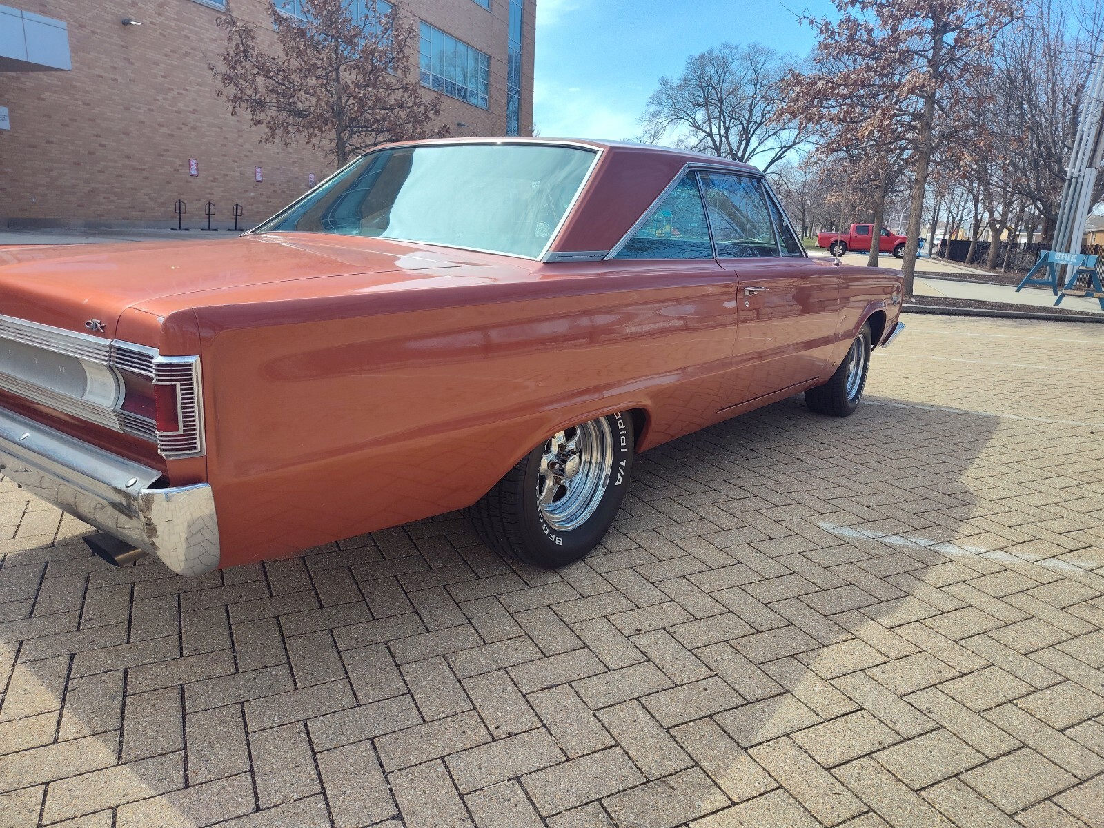 Plymouth-GTX-1967-Sedan-1