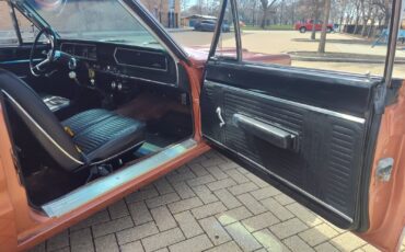 Plymouth-GTX-1967-Sedan-13