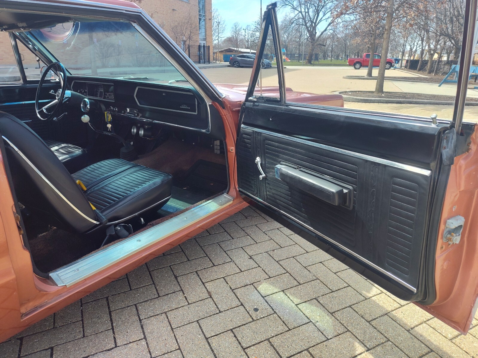Plymouth-GTX-1967-Sedan-13