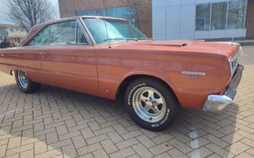 Plymouth-GTX-1967-Sedan-2