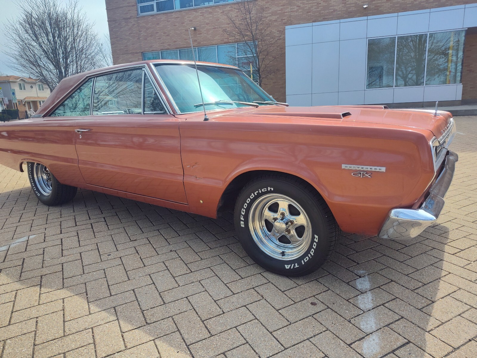 Plymouth-GTX-1967-Sedan-2