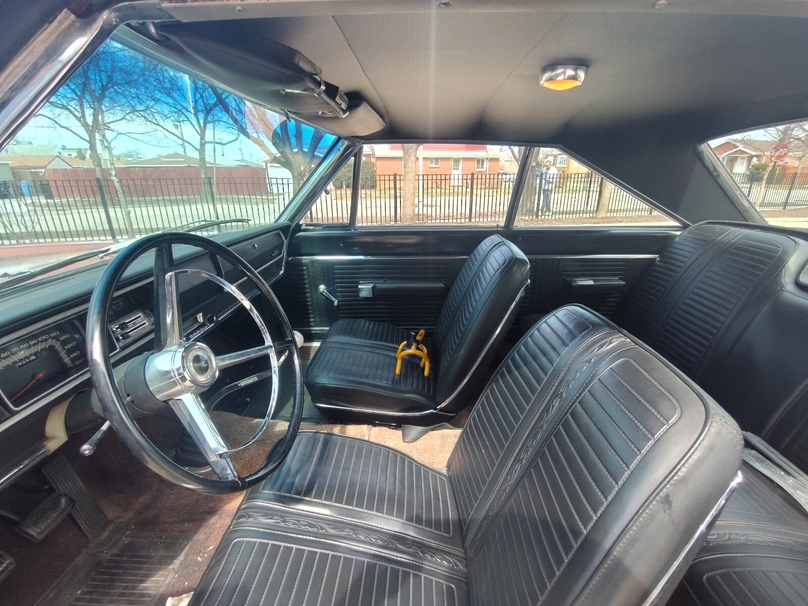 Plymouth-GTX-1967-Sedan-20