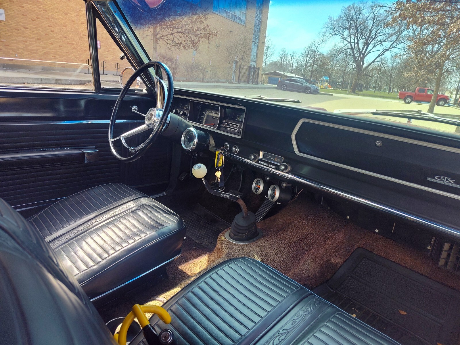 Plymouth-GTX-1967-Sedan-28