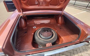 Plymouth-GTX-1967-Sedan-3