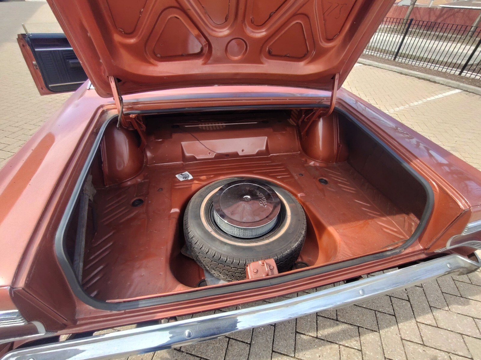 Plymouth-GTX-1967-Sedan-3