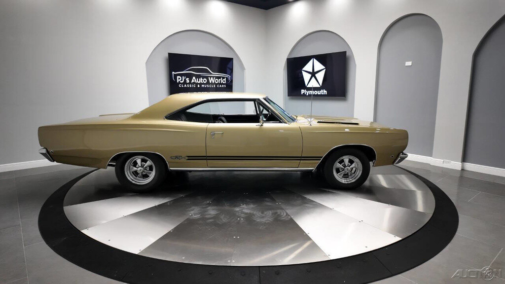 Plymouth-GTX-1968-4