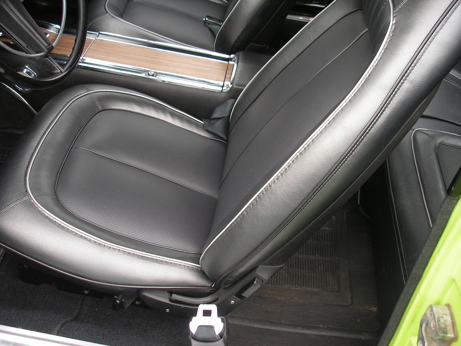 Plymouth-GTX-1970-Coupe-11