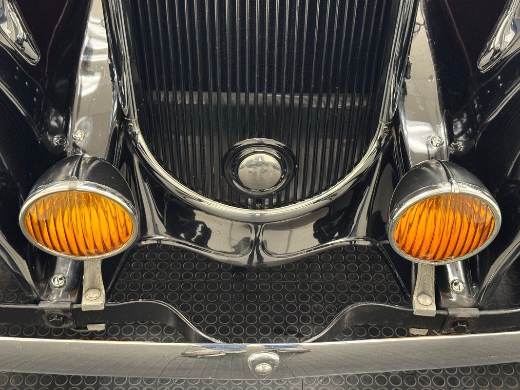 Plymouth-PB-1932-Roadster-11