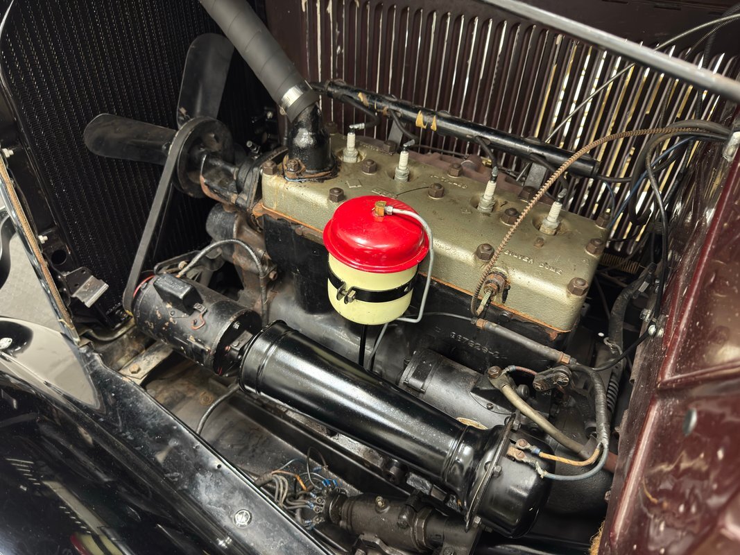 Plymouth-PB-1932-Roadster-37