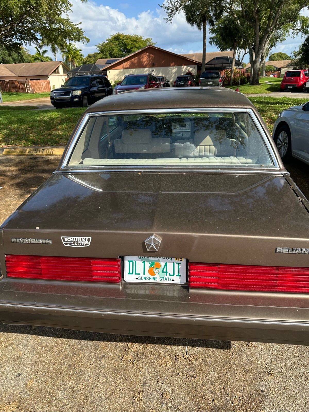 Plymouth-Reliant-1984-2