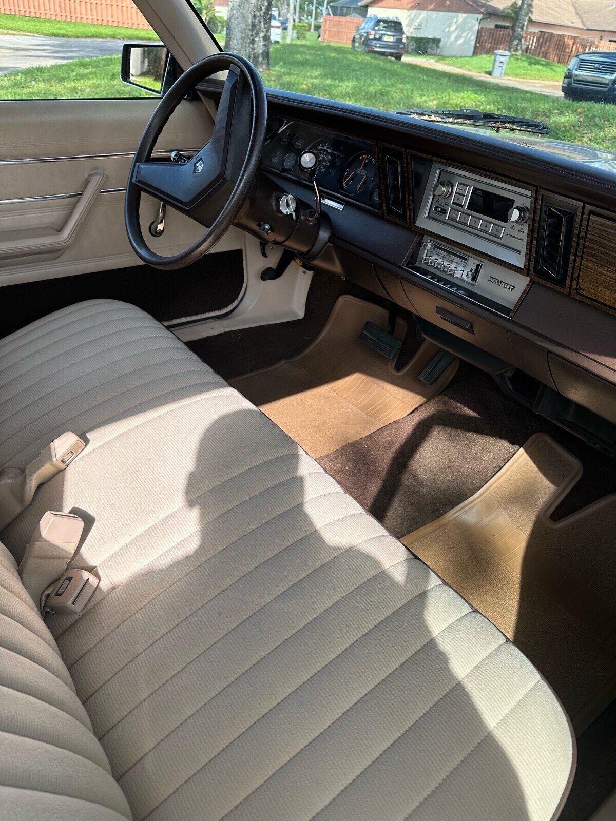 Plymouth-Reliant-1984-4