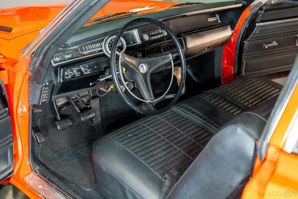 Plymouth-Road-Runner-1968-11