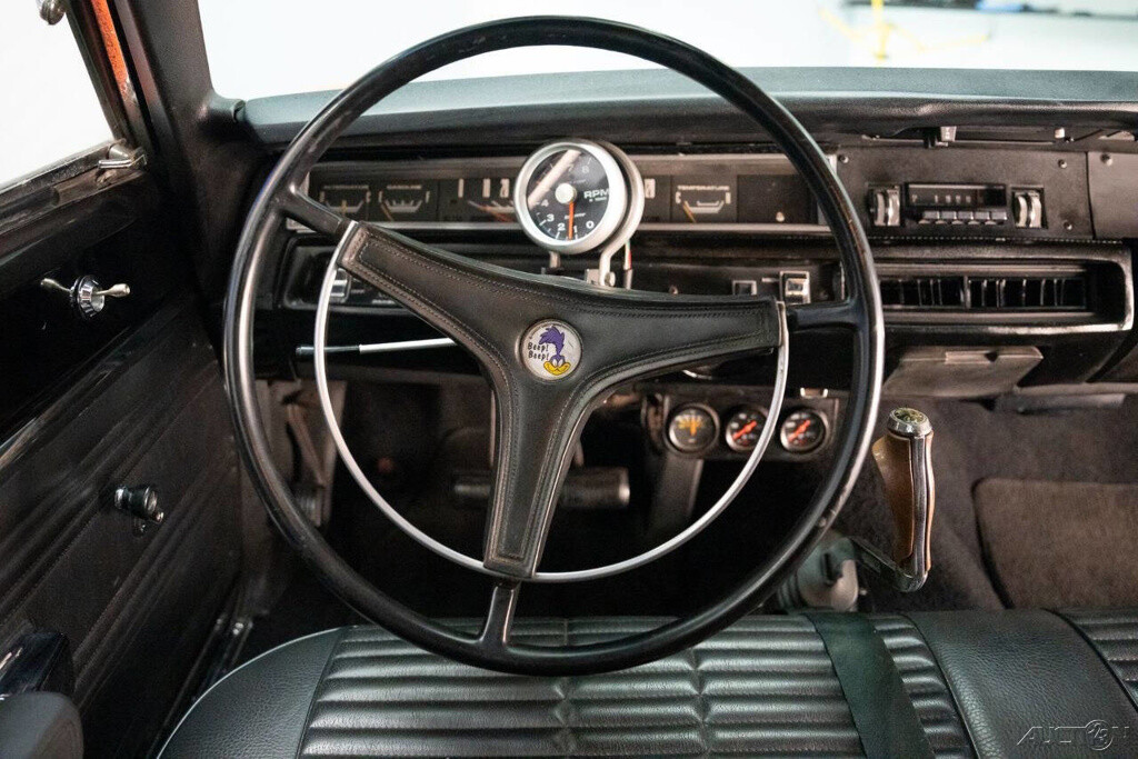 Plymouth-Road-Runner-1968-12