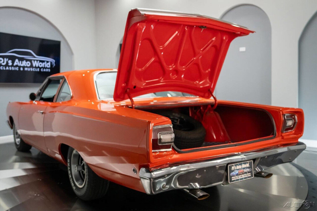 Plymouth-Road-Runner-1968-15