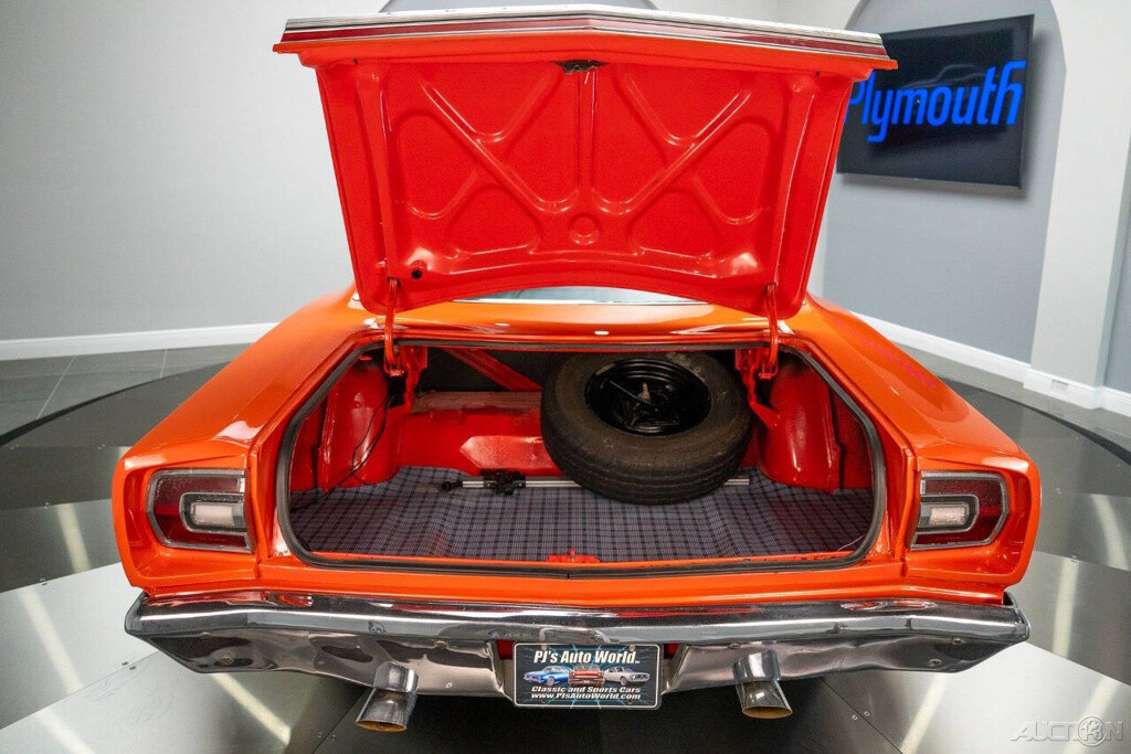 Plymouth-Road-Runner-1968-16