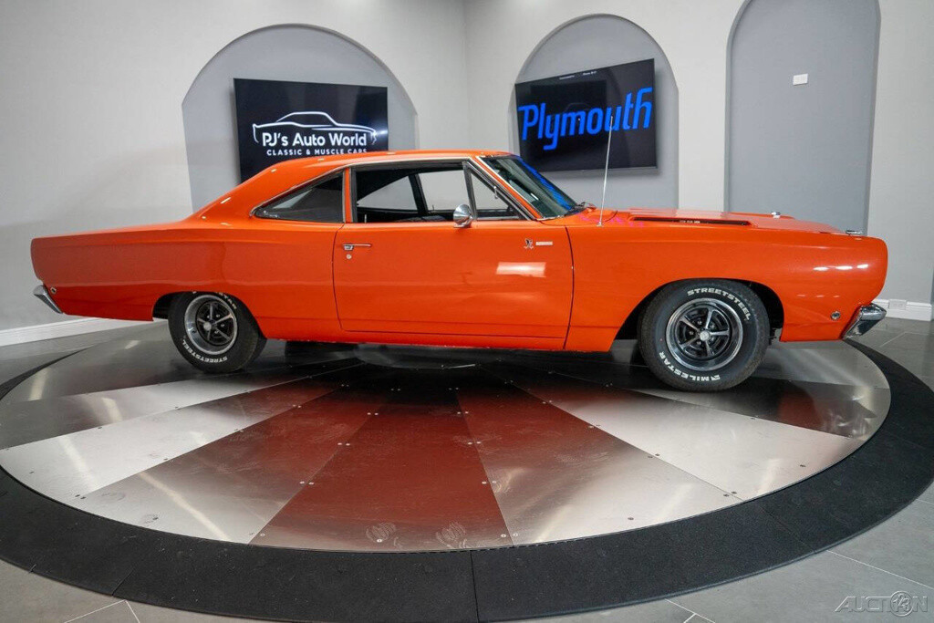 Plymouth-Road-Runner-1968-4