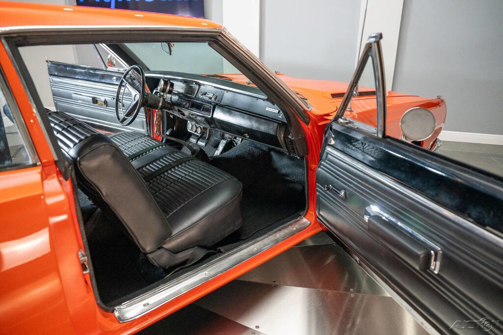 Plymouth-Road-Runner-1968-9