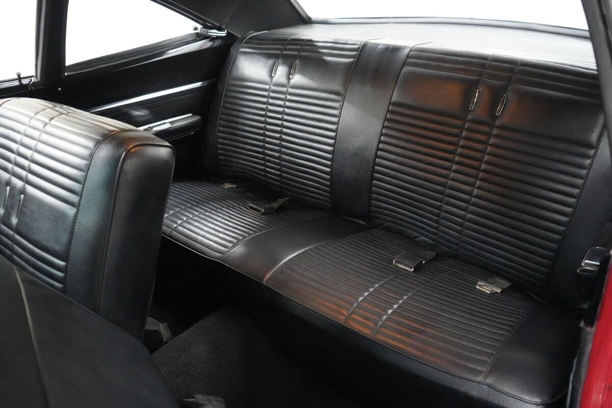 Plymouth-Road-Runner-1968-Coupe-37