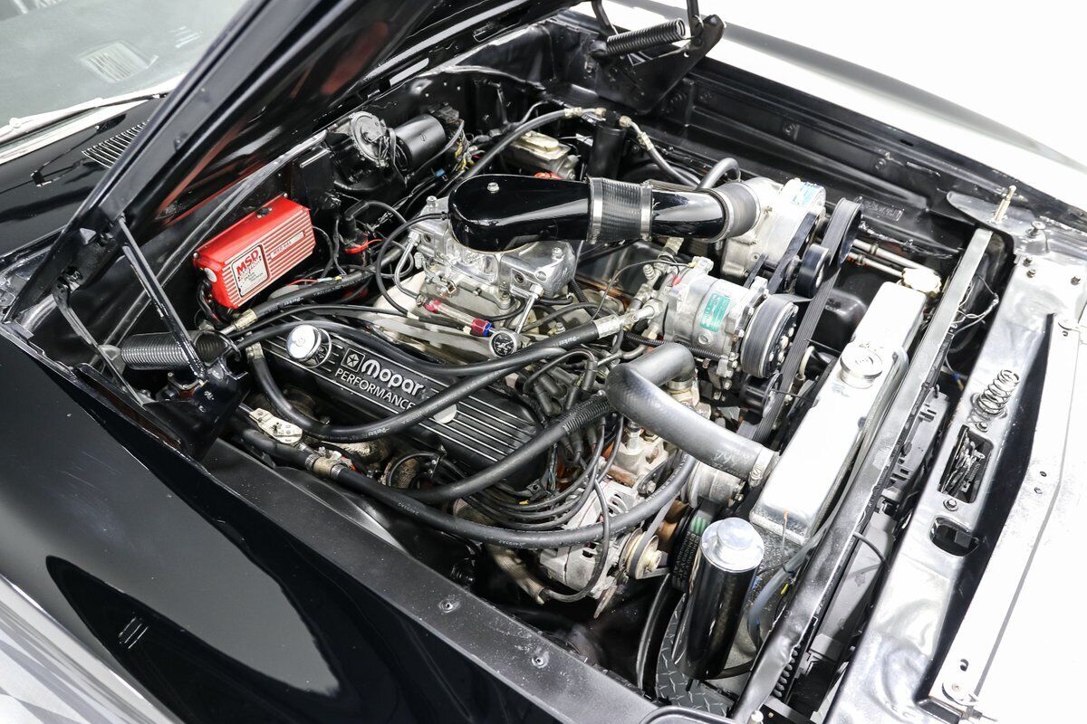 Plymouth-Road-Runner-1970-Coupe-11