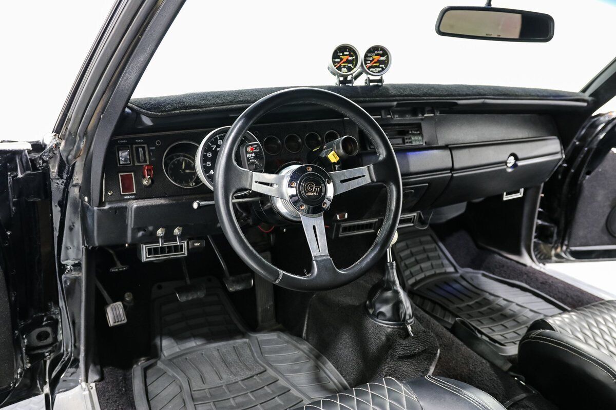 Plymouth-Road-Runner-1970-Coupe-15