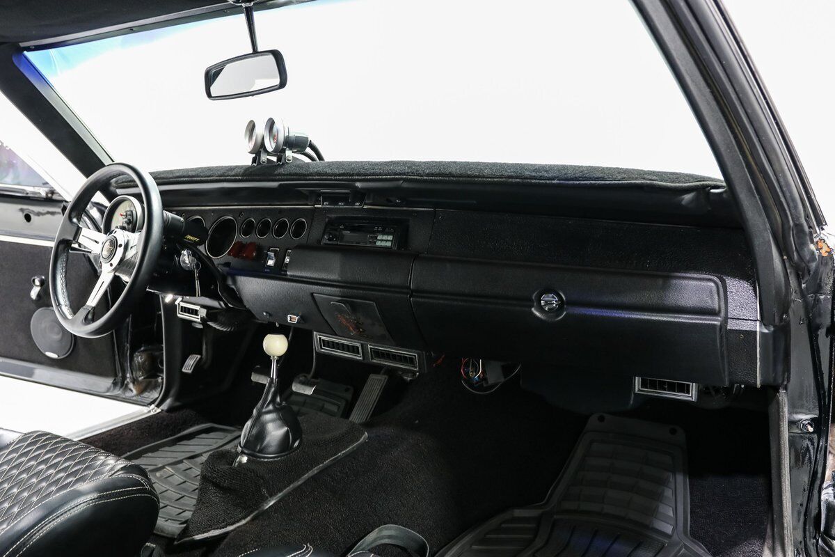Plymouth-Road-Runner-1970-Coupe-18