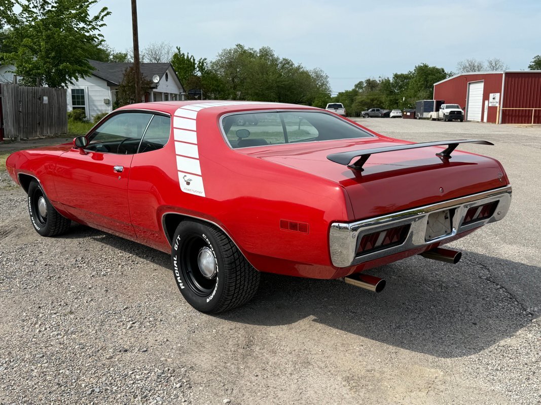 Plymouth-Road-Runner-1971-39