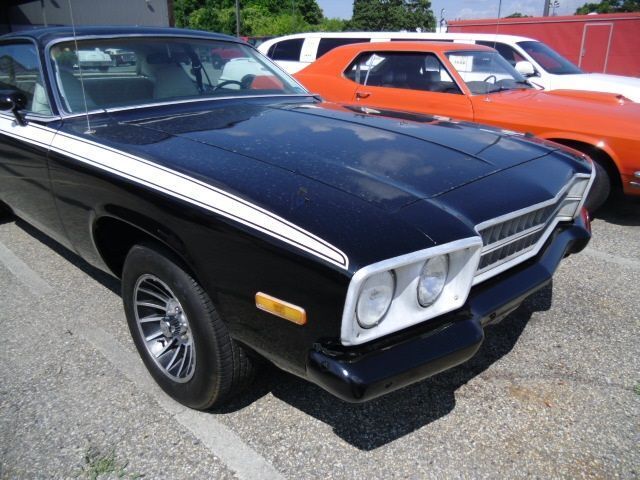 Plymouth-Road-Runner-1974-Road-Runner-1