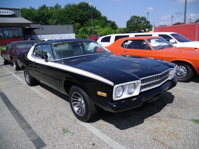 Plymouth-Road-Runner-1974-Road-Runner-4