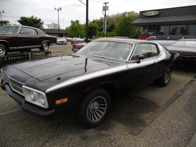 Plymouth-Road-Runner-1974-Road-Runner-5