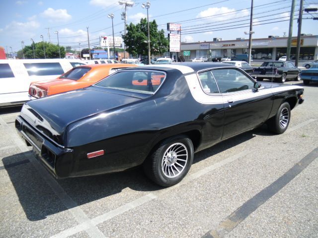 Plymouth-Road-Runner-1974-Road-Runner-9