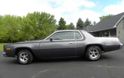 Plymouth Road runner  1975 grey