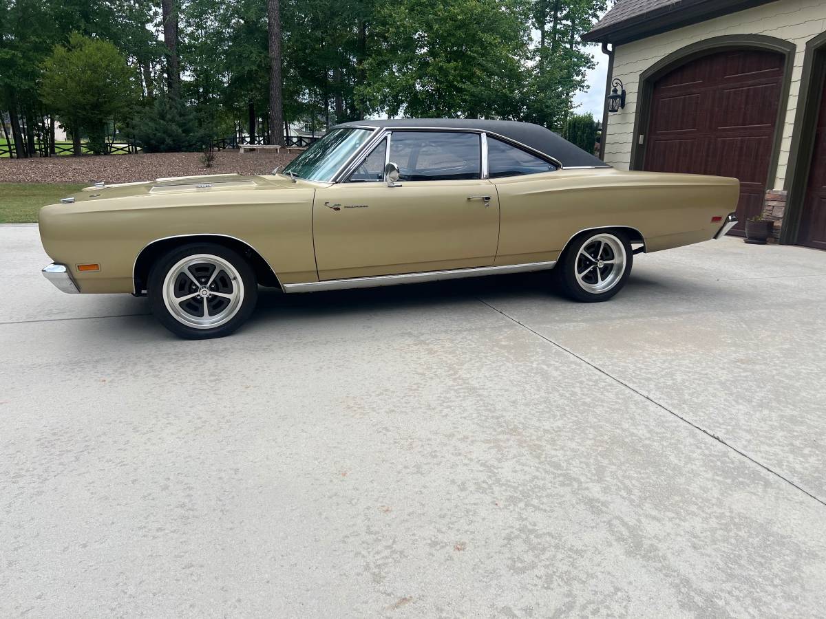 Plymouth-Roadrunner-1969-1