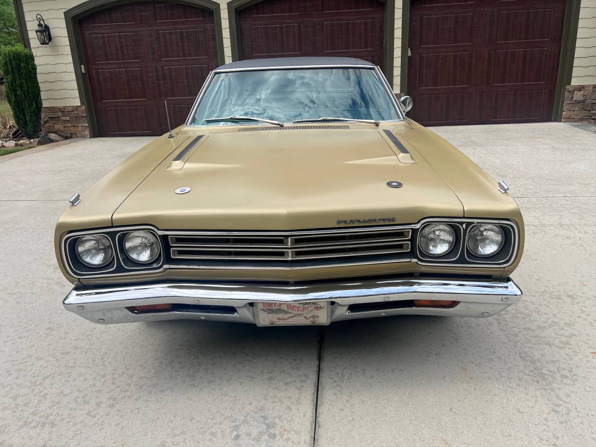 Plymouth-Roadrunner-1969-2