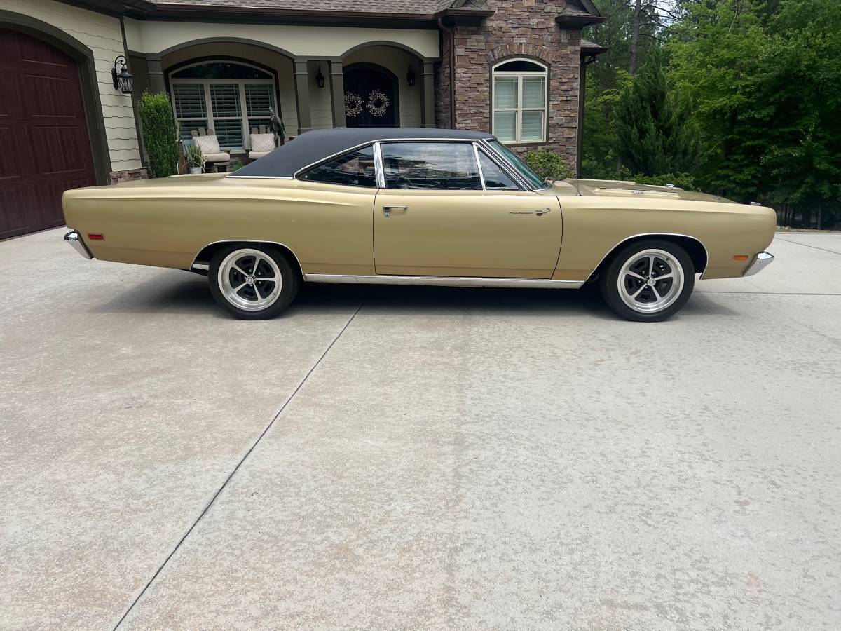 Plymouth-Roadrunner-1969-3