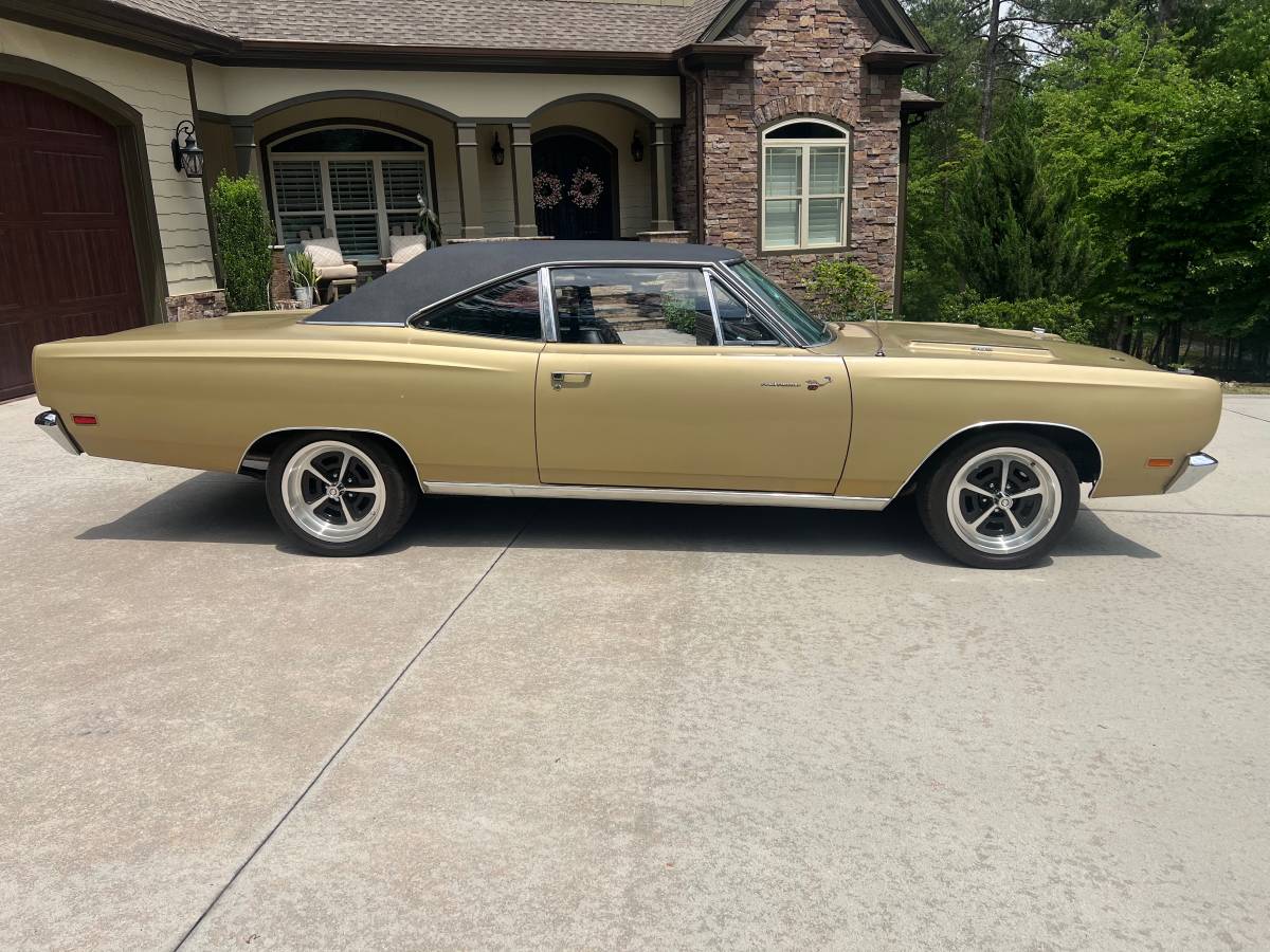 Plymouth-Roadrunner-1969