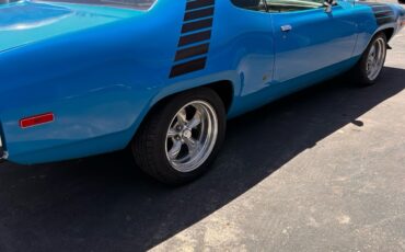 Plymouth-Roadrunner-1972-3