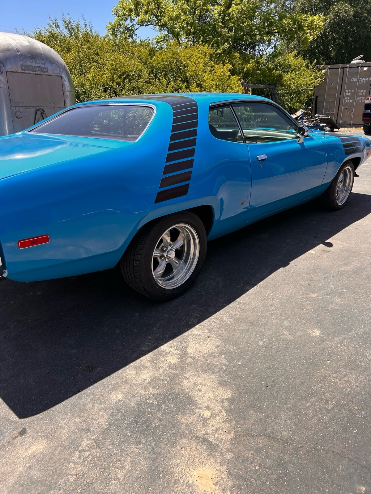 Plymouth-Roadrunner-1972-3