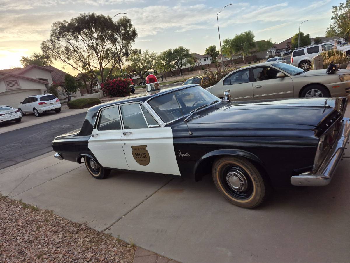 Plymouth-Savoy-police-car-1963-black-1