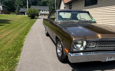 Plymouth-Scamp-1974-Sedan-2