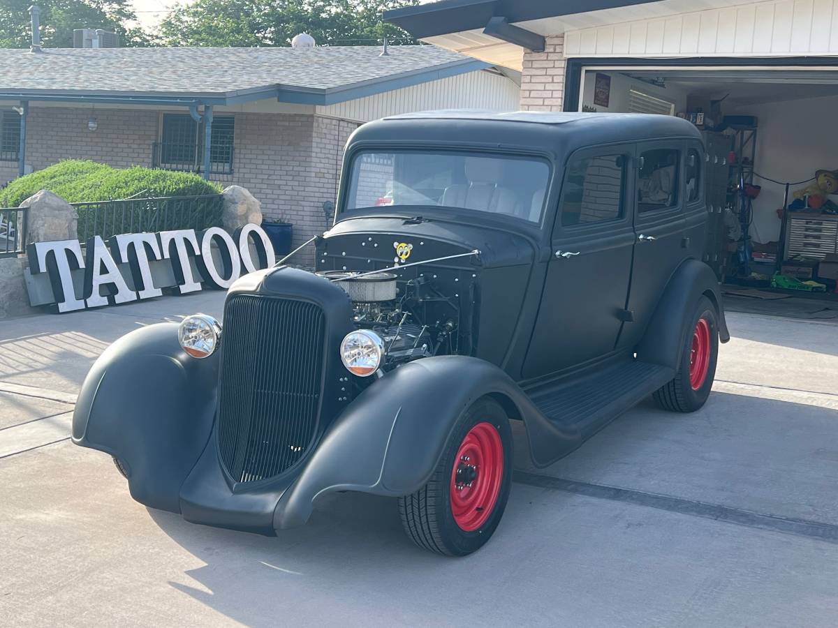 Plymouth-Sedan-1934-black-1