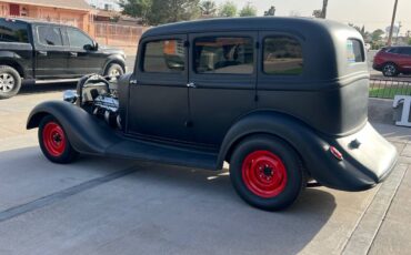 Plymouth-Sedan-1934-black-2