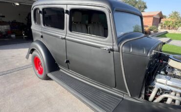 Plymouth-Sedan-1934-black-3