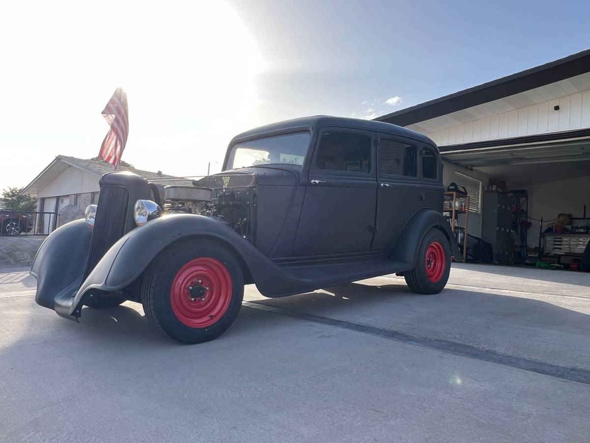 Plymouth-Sedan-1934-black-5