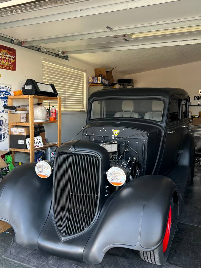 Plymouth-Sedan-1934-black-6