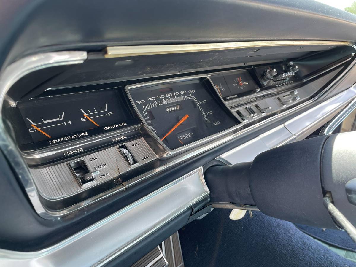 Plymouth-Sport-fury-1967-white-4