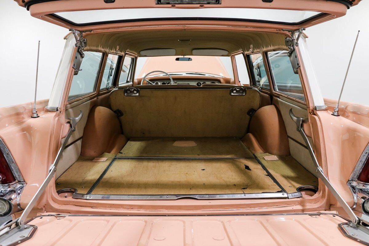 Plymouth-Suburban-Sport-1956-Station-Wagon-17