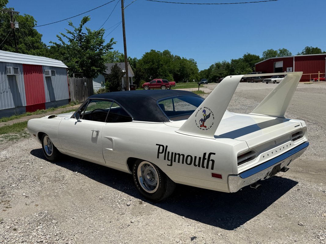 Plymouth-Superbird-1970-2
