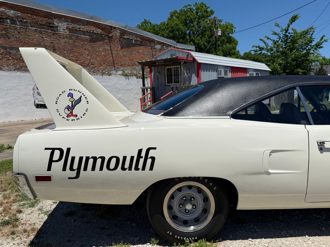 Plymouth-Superbird-1970-36