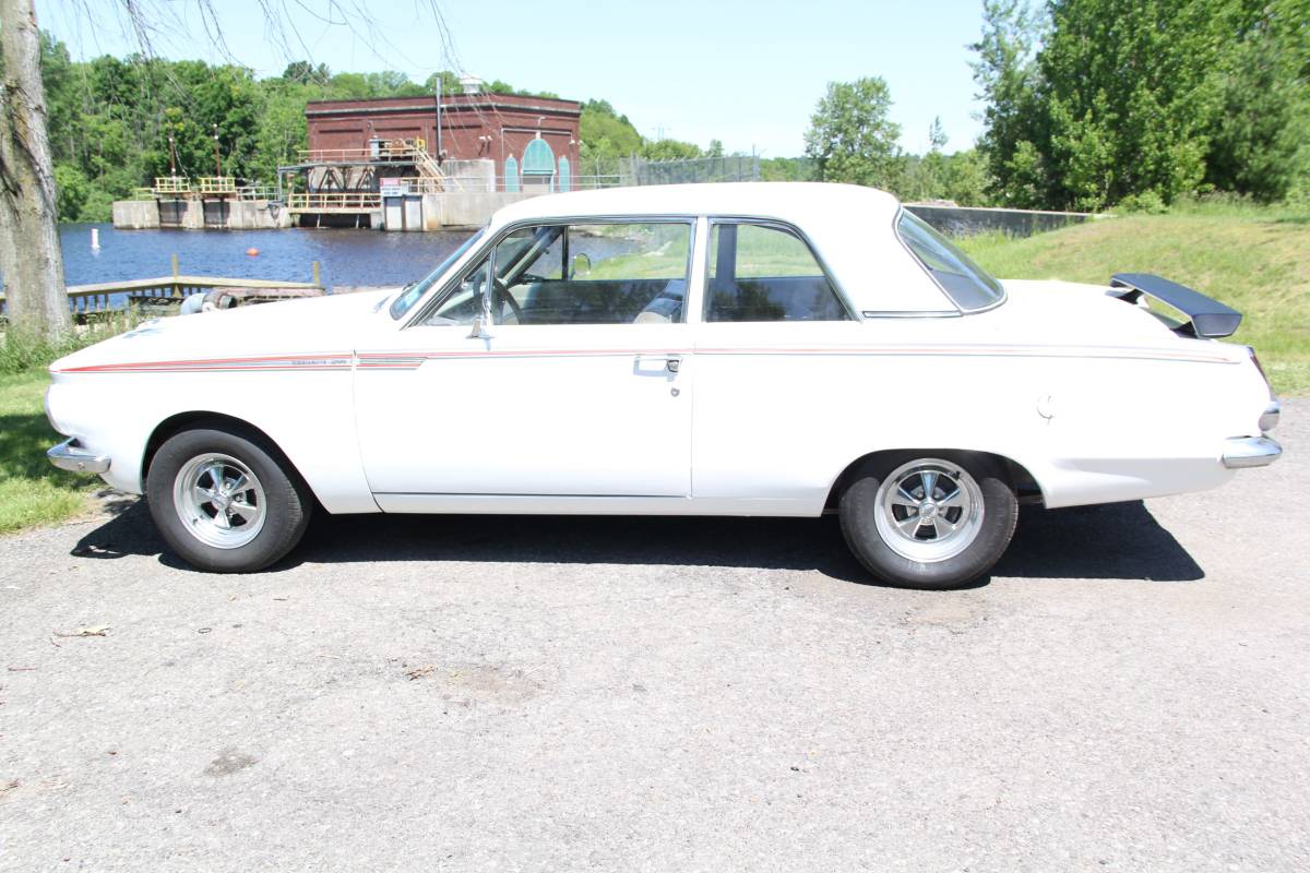 Plymouth Valiant  1965 white