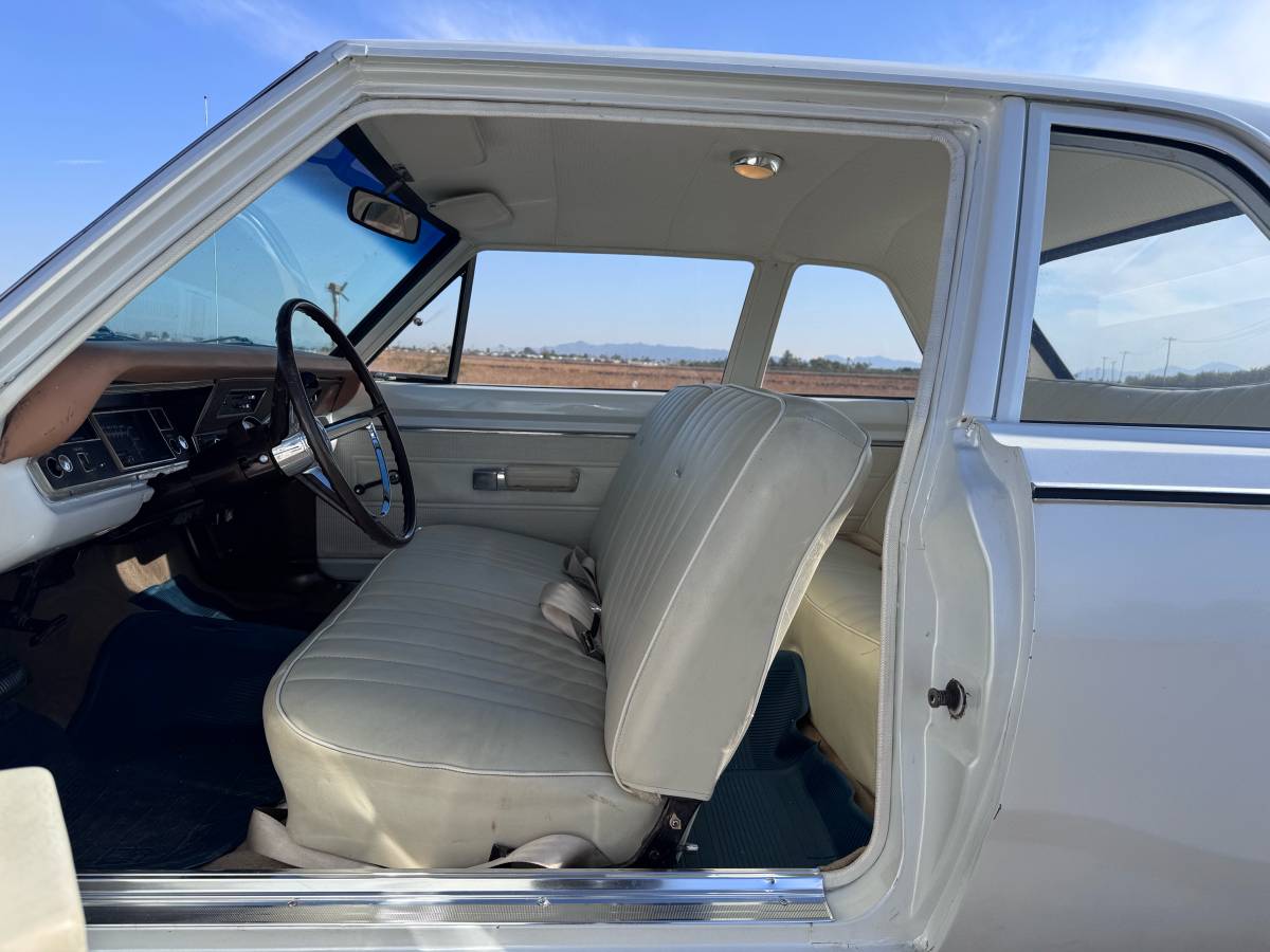 Plymouth-Valiant-1968-white-11